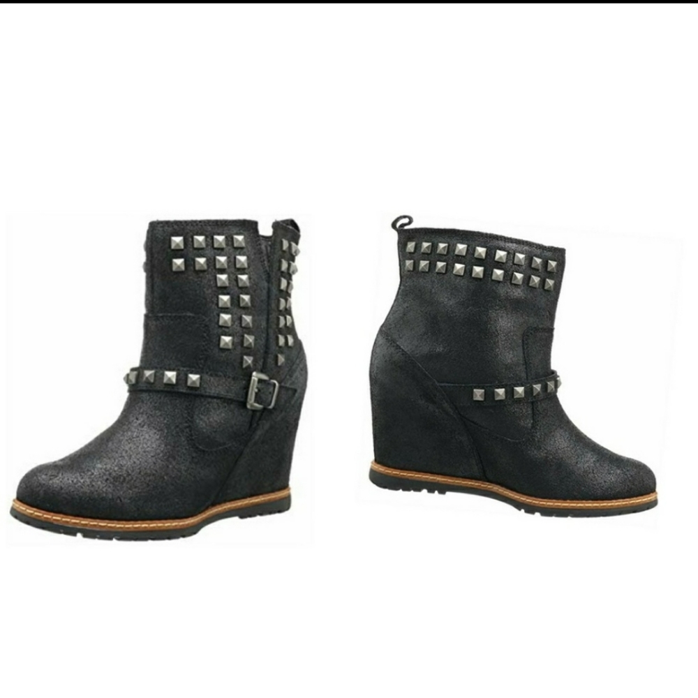 Skechers Studded Wedge Ankle Boots!